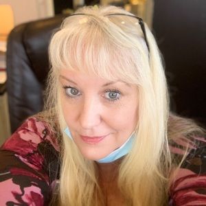 Meet your Posher, Ava